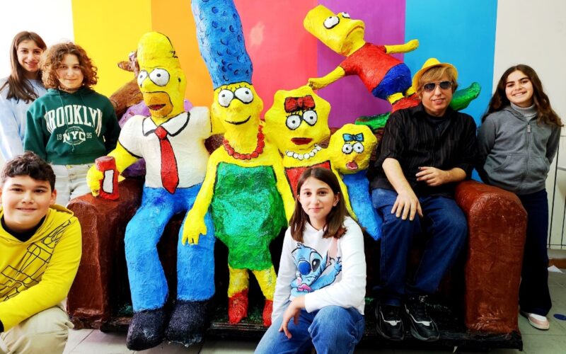 Niscemi: un carro sul tema dei Simpson, laboratorio didattico all’istituto comprensivo «Verga»