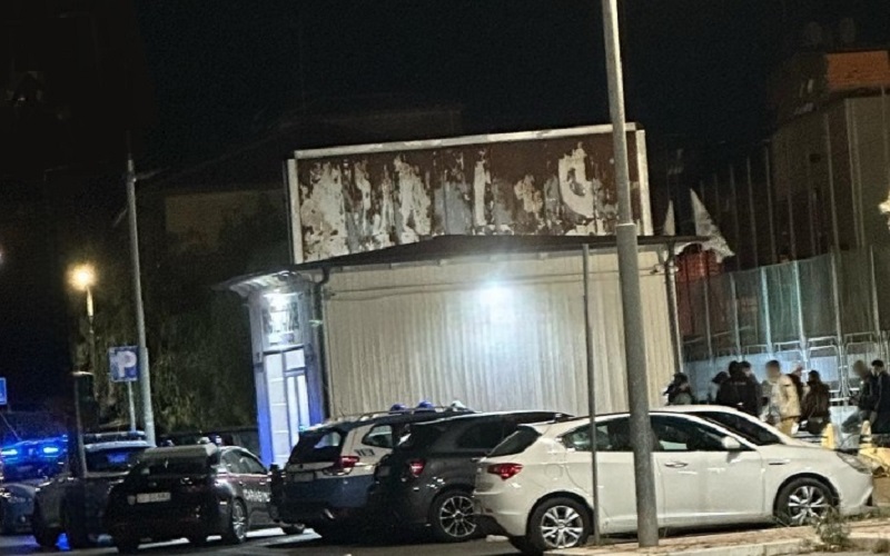 Gela, controllo nella notte nei pressi di un bar. Arrivano 6 pattuglie di Polizia e Carabinieri