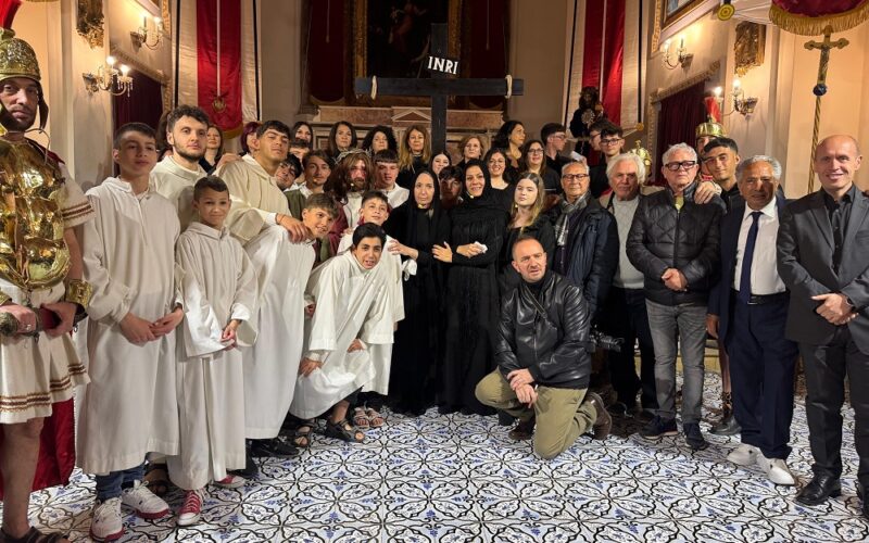 Mazzarino, l’emozione della Passio Christi. L’ovazione alla Corale Magnificat di Riesi