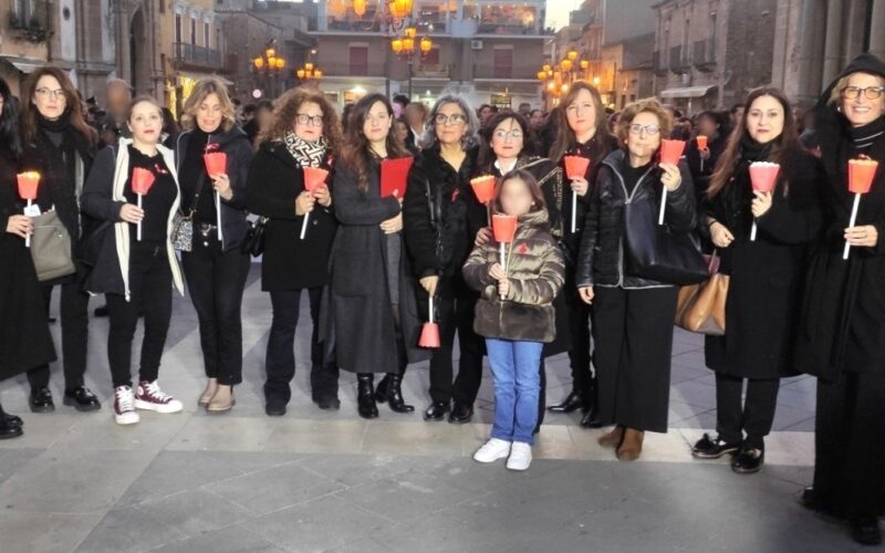 «Se io non voglio tu non puoi», Niscemi in piazza contro la violenza
