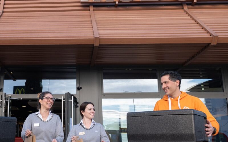 Gela: lodevole iniziativa del Mc Donald’s, pasti caldi offerti alle persone meno fortunate