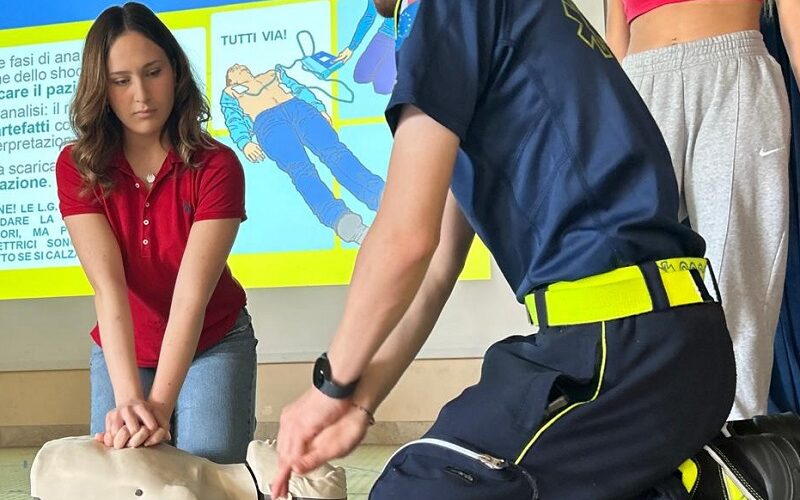 Gela, manovre salvavita e di primo soccorso. A lezioni con i ragazzi delle Scienze umane