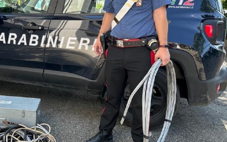 Ruba cavi di rame da un cantiere, denunciato dai carabinieri. Refurtiva restituita