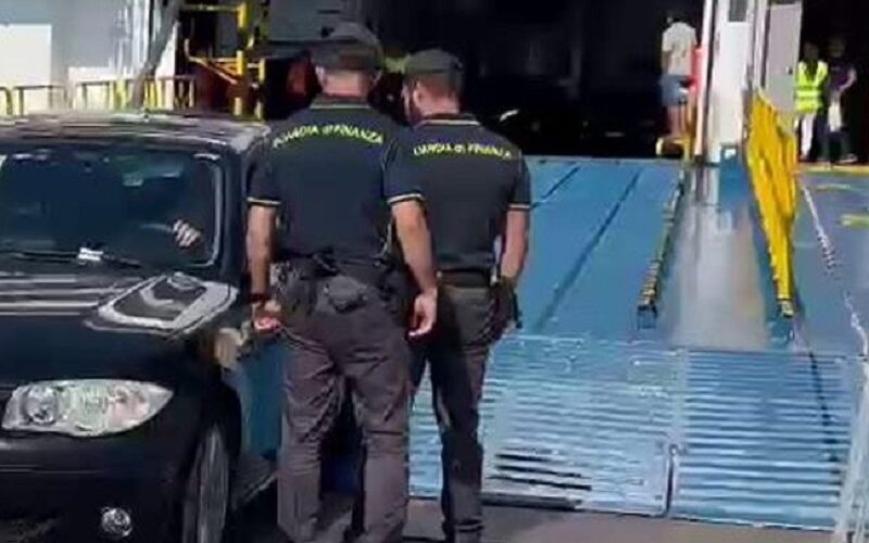 Gela: ricercato da mesi, rientrava dalla Germania. Arrestato appena sbarcato a Palermo