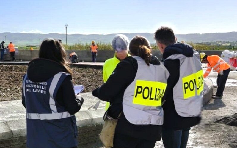 Gela, controlli della Stradale sulla Ss 117 Bis. Obbligo messa in sicurezza cantieri e sanzioni