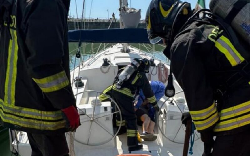 Gela: auto in mare, tratto in salvo pensionato. Un altro anziano estratto da vettura incidentata