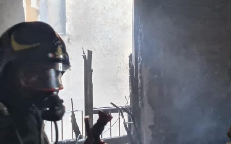 Gela, dramma per una famiglia che vive al Nord: un incendio distrugge la loro abitazione